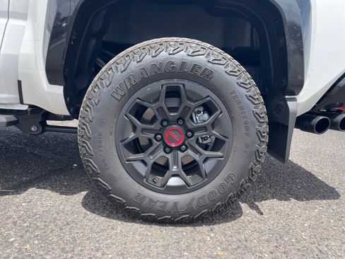 Used 2025 Toyota Tacoma TRD Pro AWD/4WD image 26