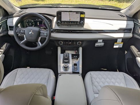 New 2025 Mitsubishi Outlander SEL image 16