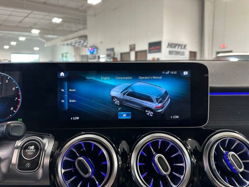 Used 2021 Mercedes-Benz GLB 250 w/ Premium Package image 31