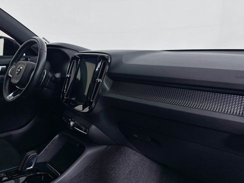 Used 2020 Volvo XC40 T5 R-Design image 29