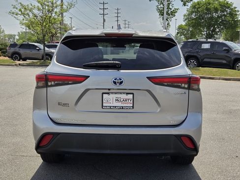 Used 2022 Toyota Highlander XLE image 4
