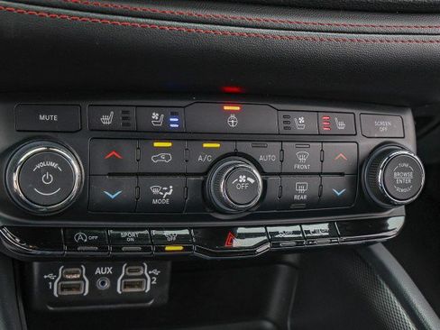 Used 2024 Dodge Durango GT RWD image 18
