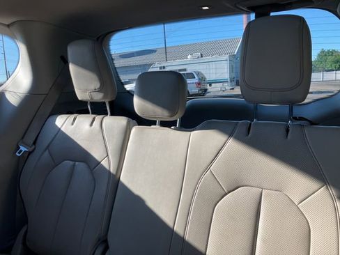 Used 2020 Chrysler Pacifica Limited FWD image 10