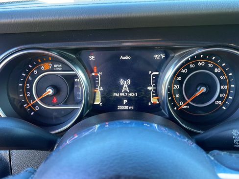 Used 2023 Jeep Wrangler Unlimited Sahara AWD/4WD image 19