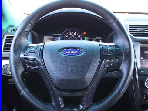 Used 2016 Ford Explorer XLT w/ Equipment Group 202A AWD/4WD image 30