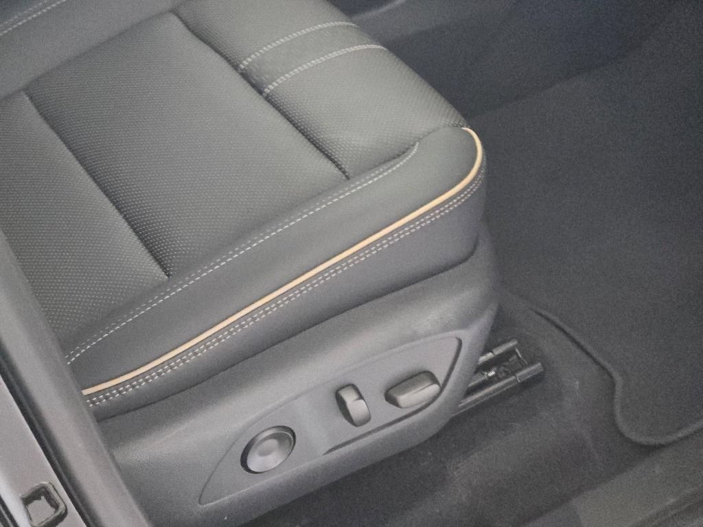 Certified 2025 Chevrolet Traverse High Country w/ LPO, Floor Liner Package AWD/4WD image 7