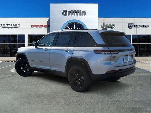 New 2025 Jeep Grand Cherokee Limited w/ Luxury Tech Group II image 9