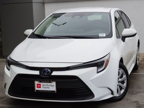 Used 2024 Toyota Corolla LE FWD image 4