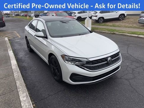 Certified 2024 Volkswagen Jetta SE w/ Panoramic Sunroof Package FWD image 2