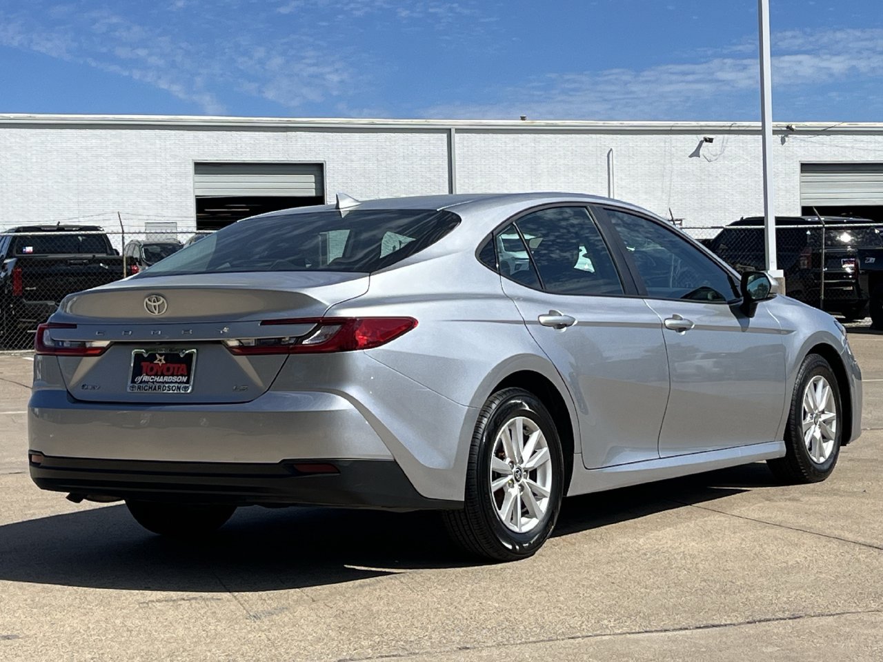 Used 2025 Toyota Camry LE FWD image 4