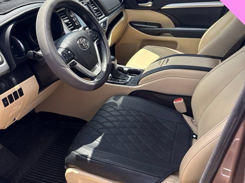 Used 2017 Toyota Highlander XLE AWD/4WD image 15