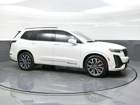 Certified 2025 Cadillac XT6 Sport w/ Platinum Package image 8