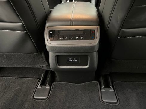 Used 2025 Nissan Pathfinder SL FWD image 21