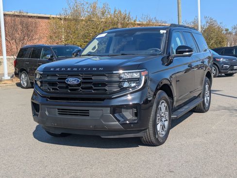 Certified 2025 Ford Expedition Active image 8