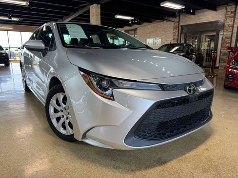 Used 2021 Toyota Corolla LE FWD image 1
