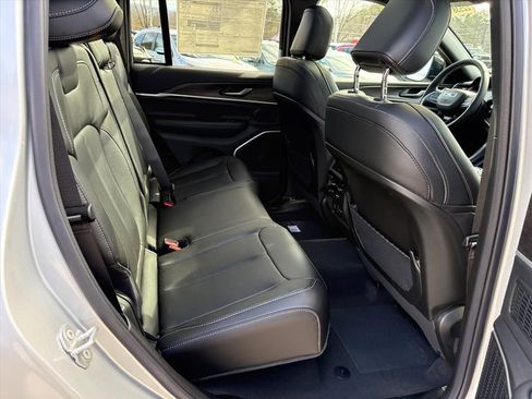 New 2026 Jeep Grand Cherokee Limited w/ Luxury Tech Group II AWD/4WD image 16