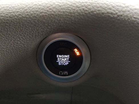 Used 2019 Chrysler Pacifica Limited image 12