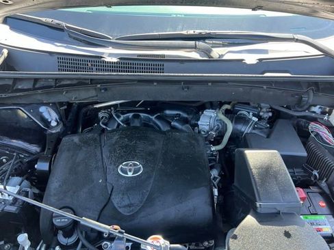 Used 2019 Toyota Highlander LE FWD image 28