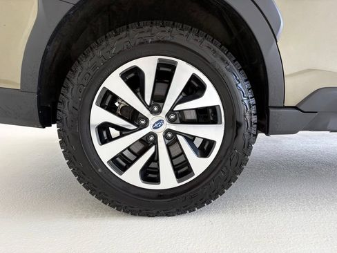Used 2025 Subaru Outback Premium AWD/4WD image 21