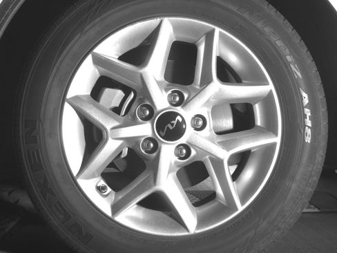 Used 2025 Kia Soul LX w/ LX Technology Package image 12