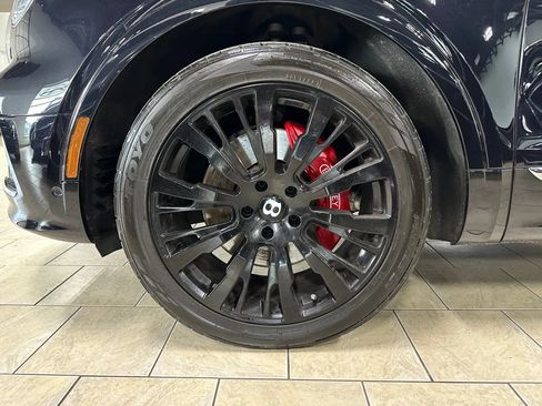 Used 2021 Bentley Bentayga AWD/4WD image 35
