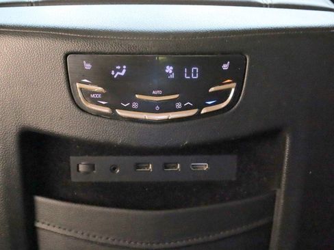Used 2017 Cadillac Escalade Luxury AWD/4WD image 36