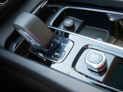 New 2025 Volvo XC60 B5 Plus w/ Climate Package image 9