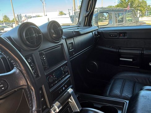 Used 2005 HUMMER H2 SUT Sport Utility Pickup 4D w/ Preferred Equipment Group image 28