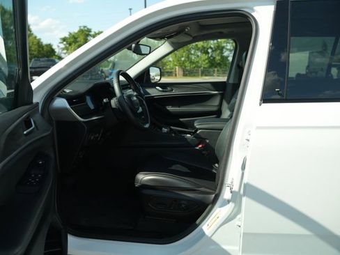 Used 2022 Jeep Grand Cherokee L Limited AWD/4WD image 15