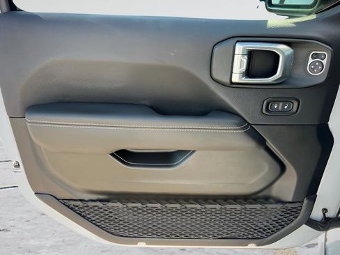 Used 2022 Jeep Wrangler Unlimited Sahara w/ Cold Weather Group image 39