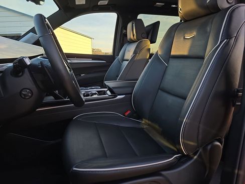 Used 2026 Cadillac Escalade Sport w/ Touring Package image 19