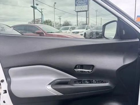 Used 2021 Nissan Kicks SR w/ SR Premium Package image 19