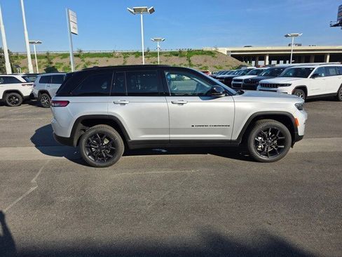 New 2025 Jeep Grand Cherokee Limited image 8