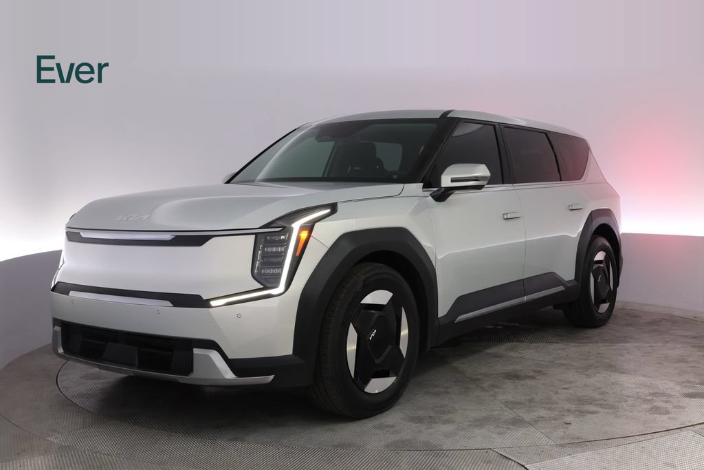 Used 2026 Kia EV9 Light RWD image 2