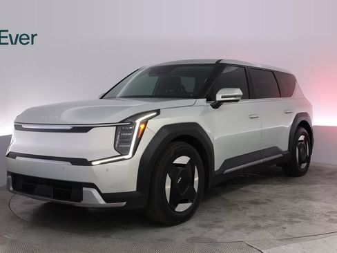 Used 2026 Kia EV9 Light RWD image 2