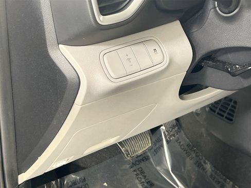 Used 2023 Hyundai Venue SEL FWD image 10