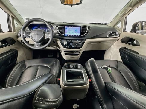Used 2023 Chrysler Pacifica Touring-L FWD image 26