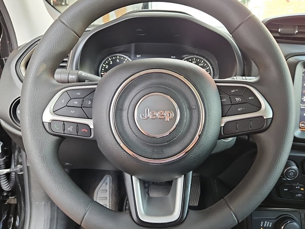 Used 2023 Jeep Renegade Latitude AWD/4WD image 10