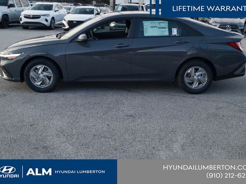 New 2026 Hyundai Elantra SEL Sport FWD image 11