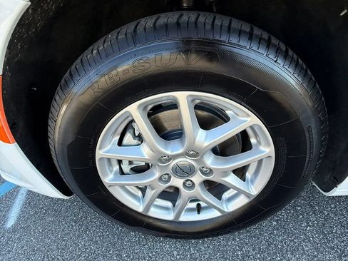 Used 2024 Chrysler Pacifica Touring-L FWD image 26