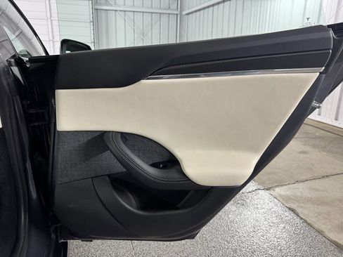 Used 2021 Tesla Model S Plaid image 39