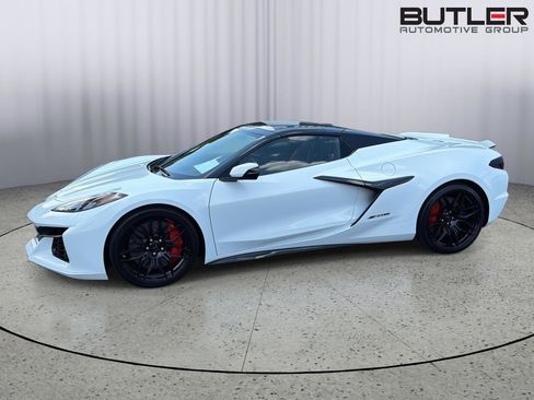 Used 2024 Chevrolet Corvette Z06 RWD image 3