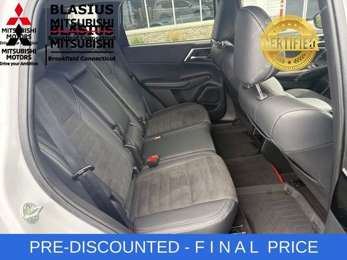 Used 2023 Mitsubishi Outlander 4WD Plug-In Hybrid image 35