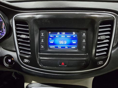 Used 2016 Chrysler 200 Limited image 38