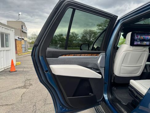 Used 2025 Cadillac Escalade Sport Platinum w/ LPO, Floor Liner Package AWD/4WD image 16