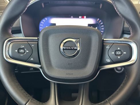 Certified 2025 Volvo XC40 B5 Plus AWD/4WD image 27