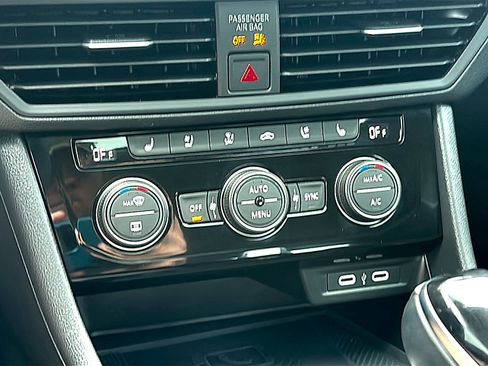 Used 2024 Volkswagen Jetta SEL FWD image 34