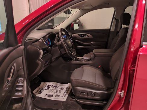 Used 2021 Chevrolet Traverse LT image 18