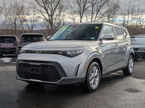 Used 2023 Kia Soul LX w/ LX Technology Package image 3
