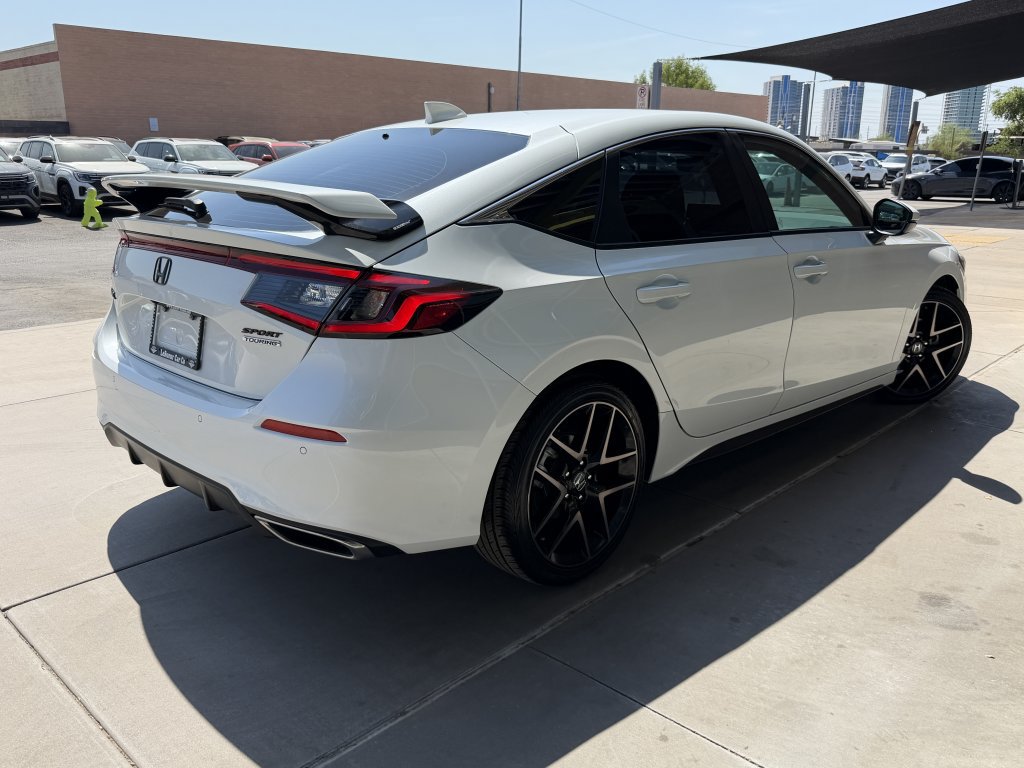 Used 2024 Honda Civic Sport Touring image 4